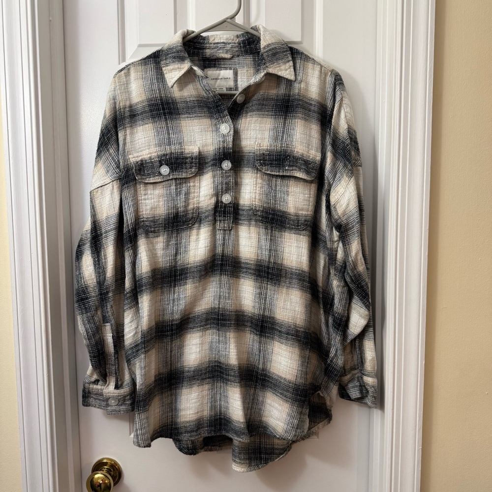 American Eagle Black & Cream Plaid Button-Up Shirt